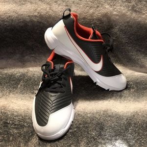 NEW Nike Explorer 2 Size: 11.5